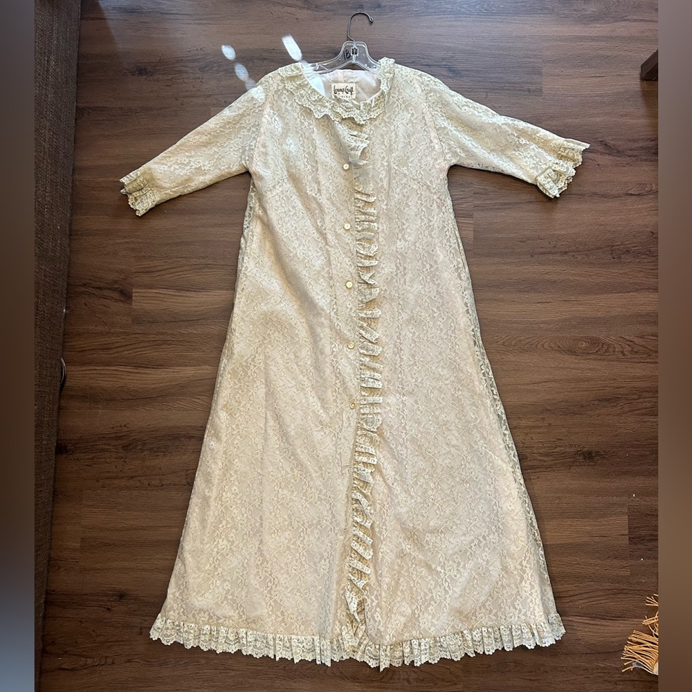 Vintage Loungecraft lace dressing robe